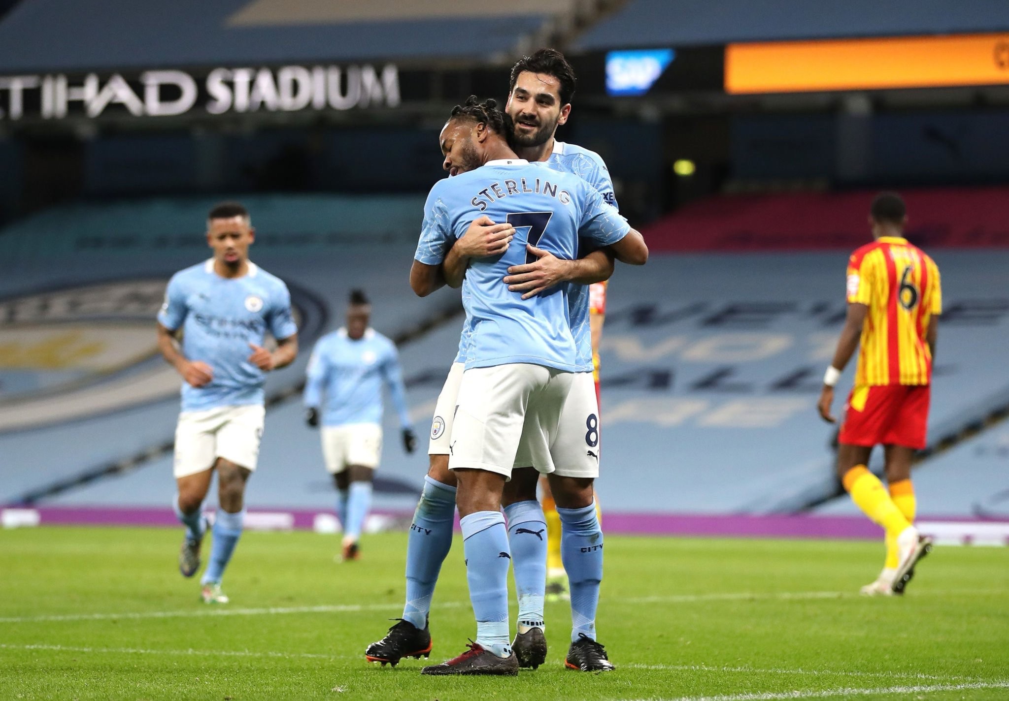 现得相当稳 现得相当稳